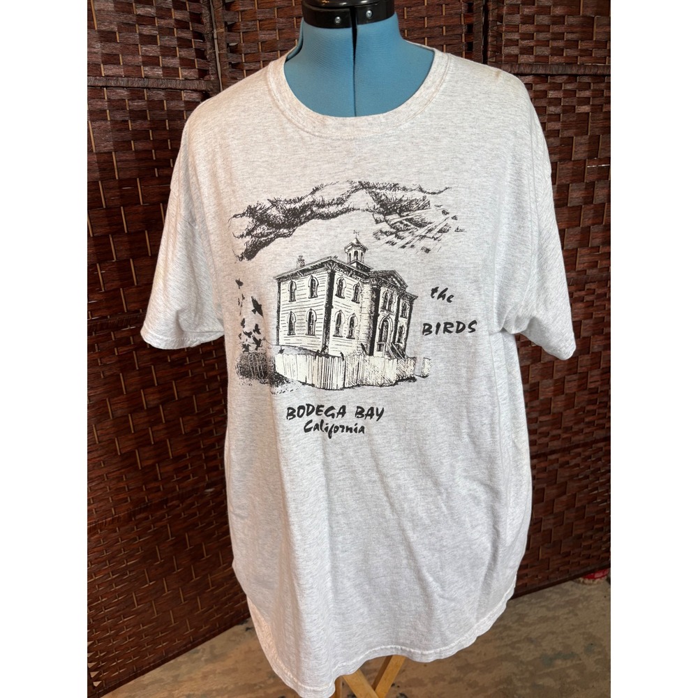 Hanes Heavyweight The Birds Bodega Bay California Movie Graphic T-Shirt Gray XL